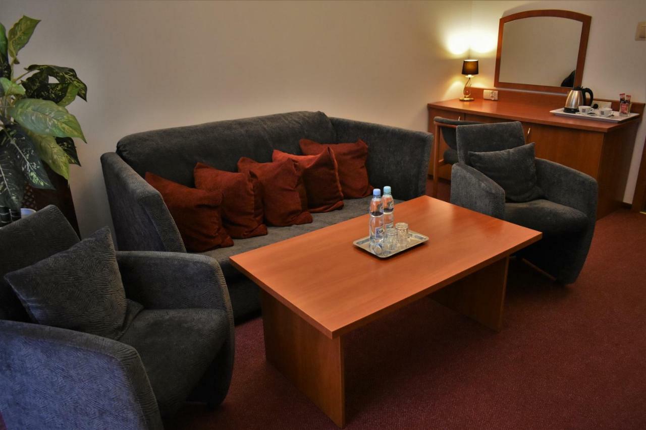 Hotel Zlote Deby Warsaw Exterior photo